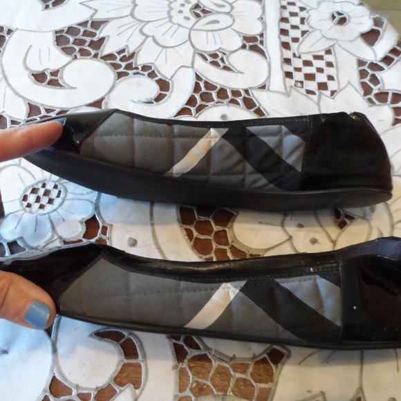 Burberry Black Patent Leather Gray Nova Check Quilted Ballet Flats Size 36.5B - Picture 10 of 16
